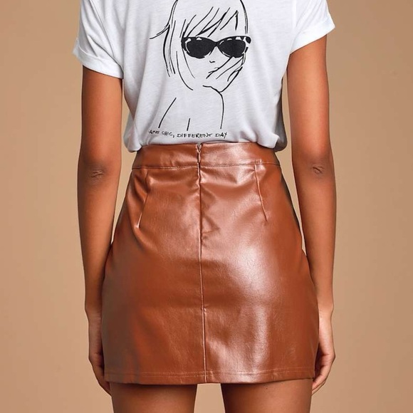 Lulus Corte Vegan Leather Mini Short Skirt w/Slit, Chestnut Brown, Size M, NWT - Picture 2 of 13